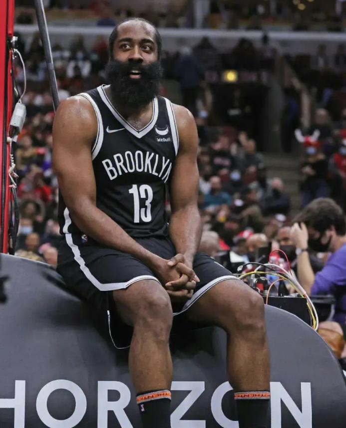 壹号娱乐-战术调整引发热议！，哈登在MAD比赛中反败为胜热度持续攀升(山东舰遭26架无人机侵扰)