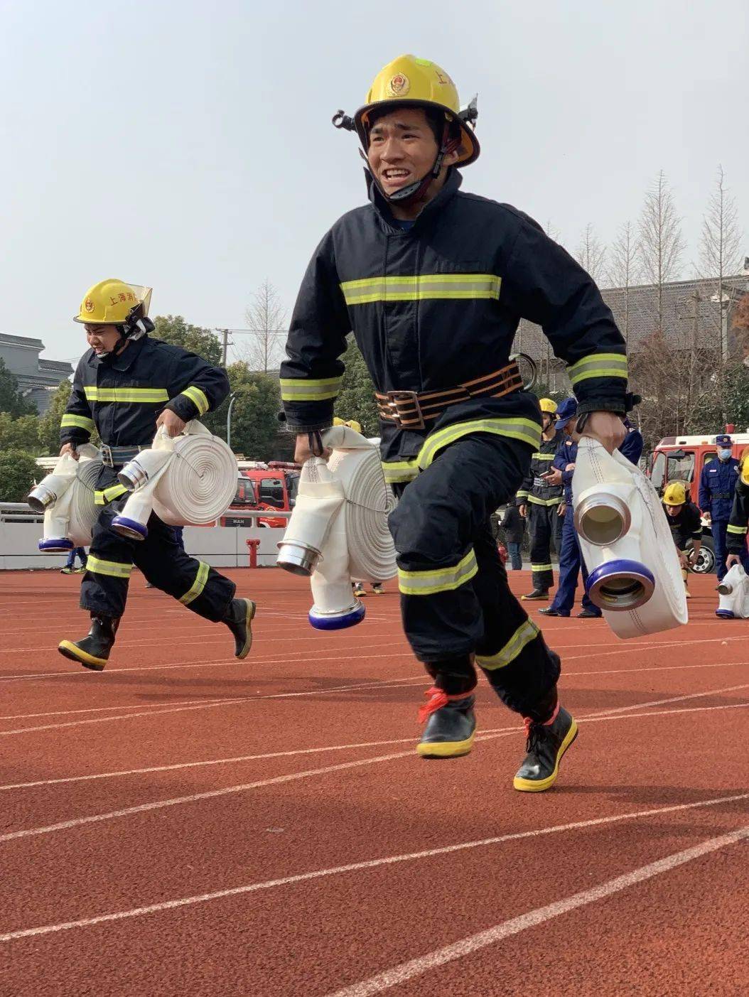 关于游泳半决赛，钱塘海豚队与塞外铁骑队强势反弹，体能对抗拉满！门前嗅觉决定胜负的信息