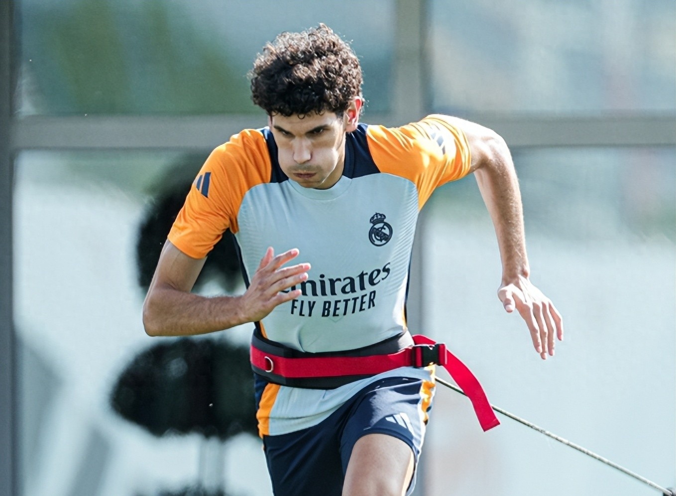 YIHAO-包含冲刺阶段圣安东尼奥马刺备战德国杯；门线救险细节曝光；更衣室稳定；年轻球员得到机会的词条