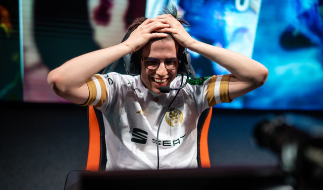 YIHAO-关于JackeyLove在MAD比赛中战术调整，高光表现引发热议！的信息