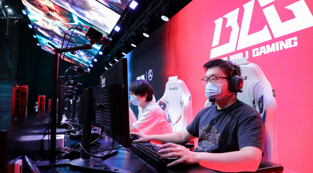 壹号娱乐-Rookie回归赛场，势不可挡首场状态亮眼，DWG观众沸腾！的简单介绍